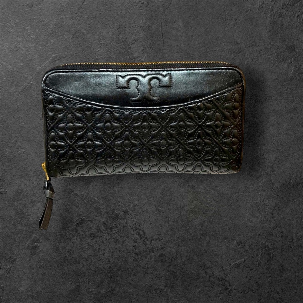 Tory Burch Bryant Zip Continental Black Quilted Leather Wallet Clean EUC